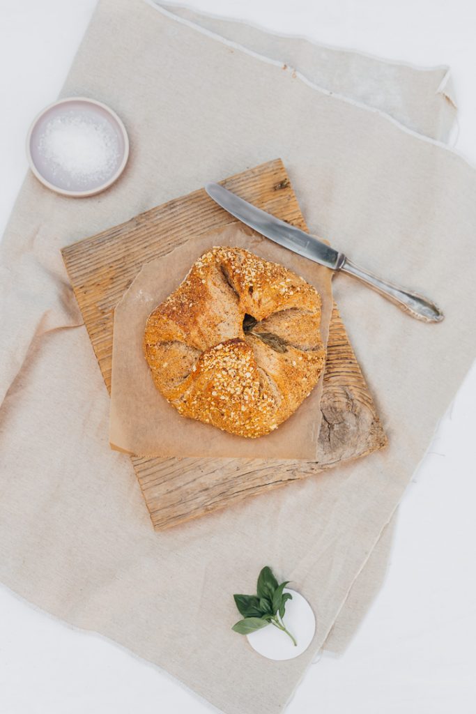 brot food Fotografie Allgäu unterallgäu Babenhausen Stillleben business lifestyle branding portrait twobakegirls basilikum