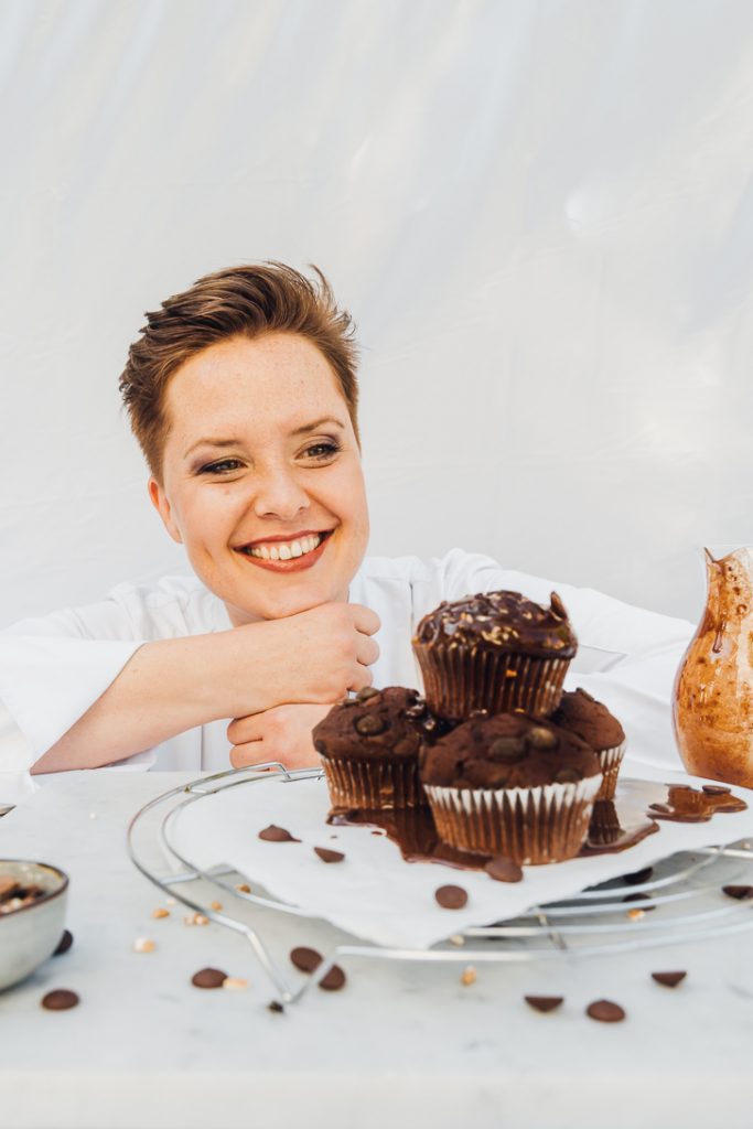 food Fotografie Allgäu unterallgäu Babenhausen Stillleben business lifestyle branding portrait twobakegirls Schokolade pralinen flatlay muffin teig