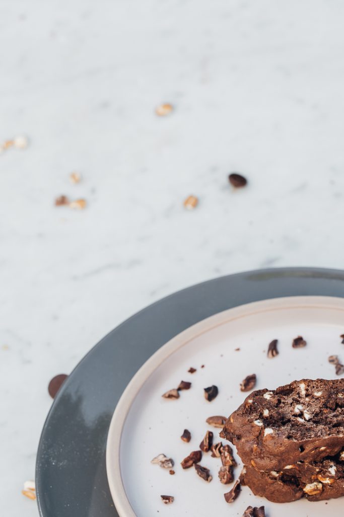 food Fotografie Allgäu unterallgäu Babenhausen Stillleben business lifestyle branding portrait twobakegirls Schokolade pralinen flatlay muffin teig