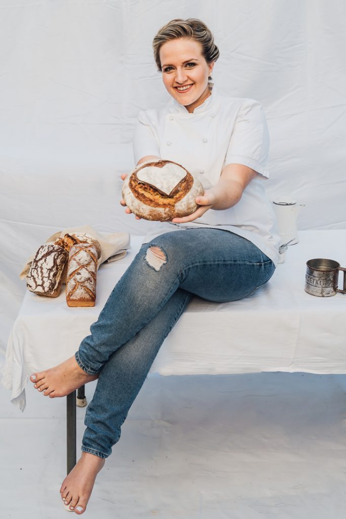 food Fotografie Allgäu unterallgäu Babenhausen Stillleben business lifestyle branding portrait twobakegirls brot mehl sauerteigbrot bäckerin teig