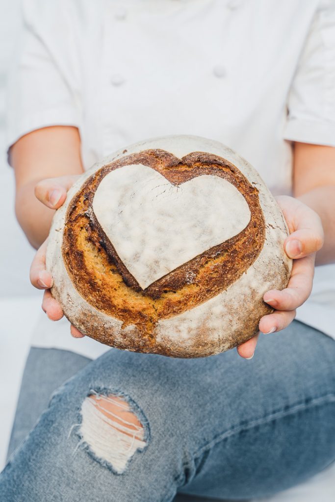 food Fotografie Allgäu unterallgäu Babenhausen Stillleben business lifestyle branding portrait twobakegirls brot mehl sauerteigbrot bäckerin teig