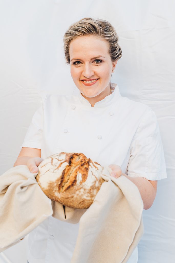 food Fotografie Allgäu unterallgäu Babenhausen Stillleben business lifestyle branding portrait twobakegirls brot mehl sauerteigbrot bäckerin teig