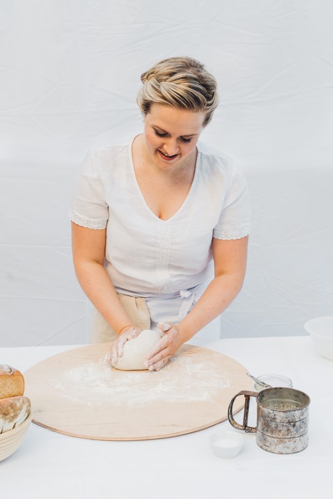 food Fotografie Allgäu unterallgäu Babenhausen Stillleben business lifestyle branding portrait twobakegirls brot mehl sauerteigbrot bäckerin teig