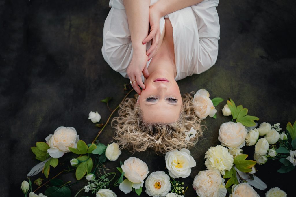 Fineartshooting Frau Kleid Portrait Blumen