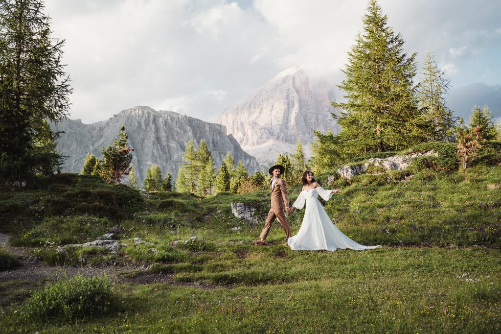 Elopement Hochzeit Dolomiten Paar