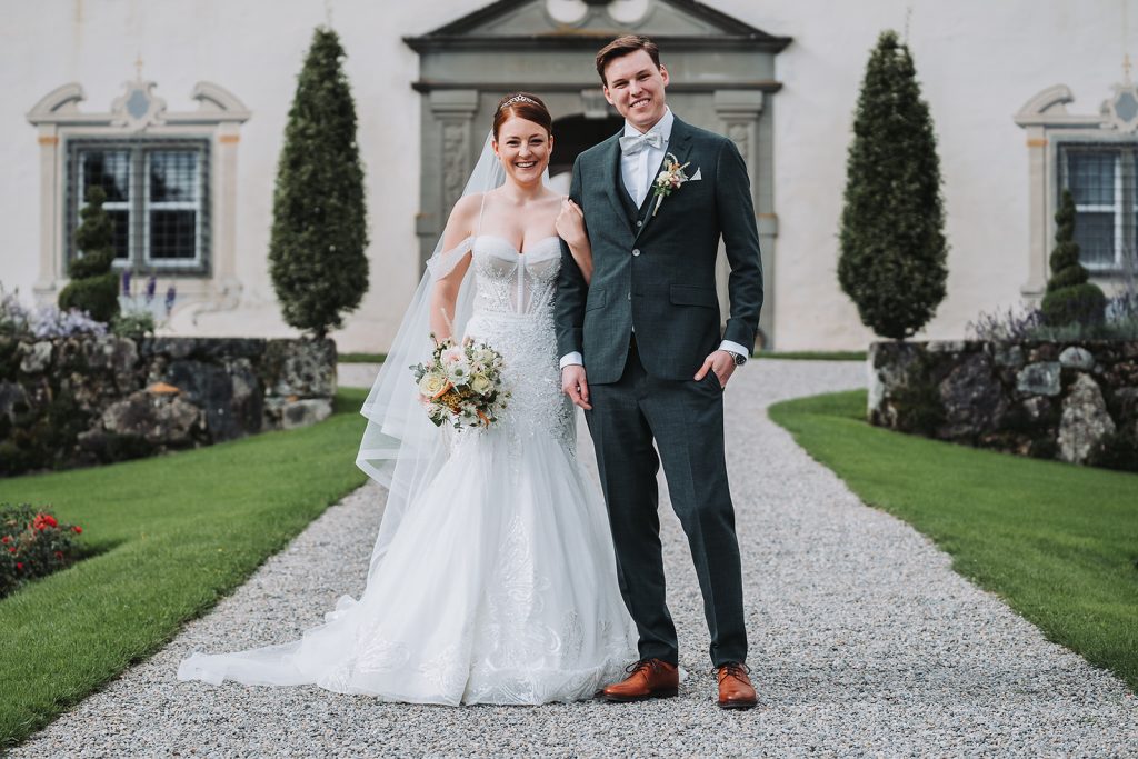 Schloss Zeil Bräutigam Brautpaar Braut Allgäu Hochzeit Blumen