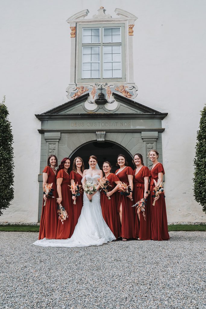 Schloss Zeil Bräutigam Brautpaar Braut Allgäu Hochzeit Blumen Brautjungfern
