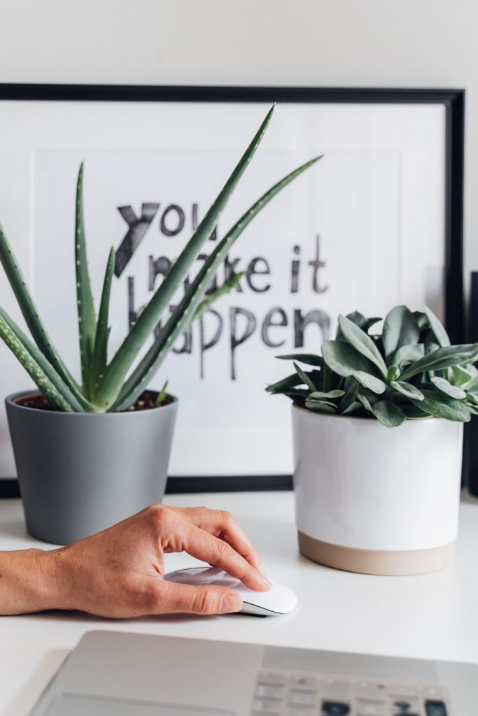 business frau hand computer