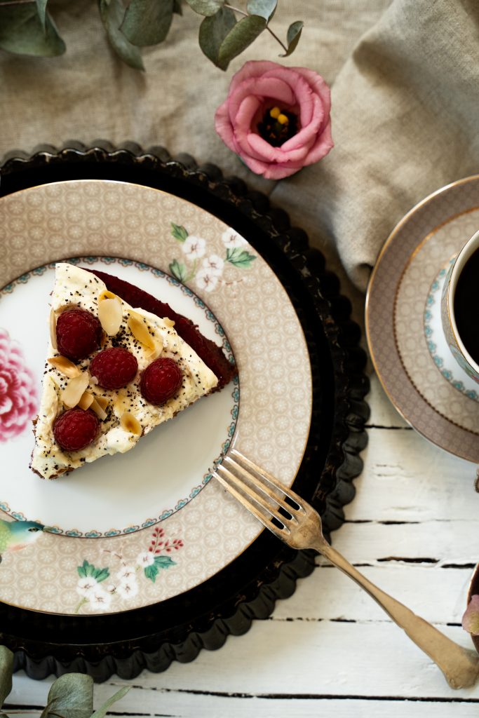 food flatlay blumen Kuchen