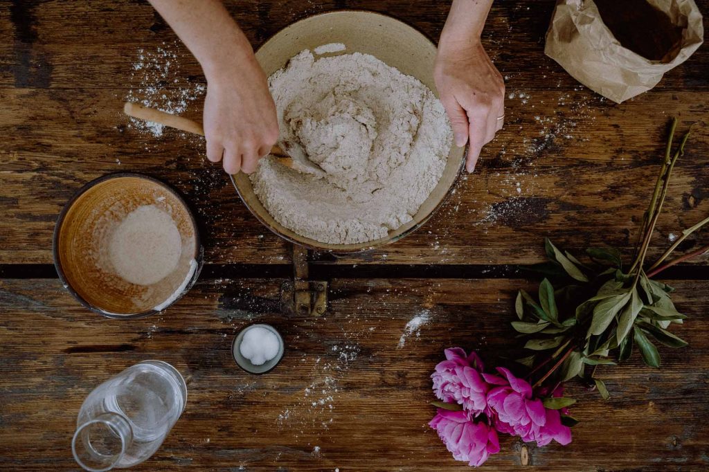 food flatlay Sauerteig brot business portrait frau