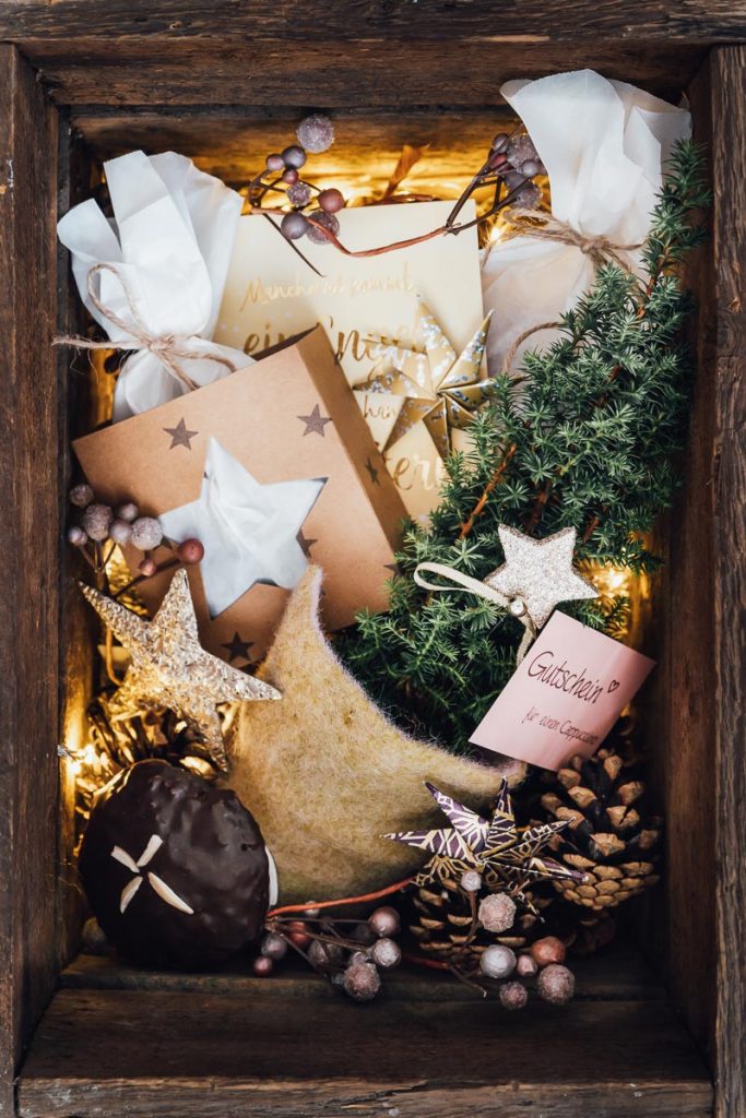 weihnachten Lebkuchen Kiste Blumen Sterne