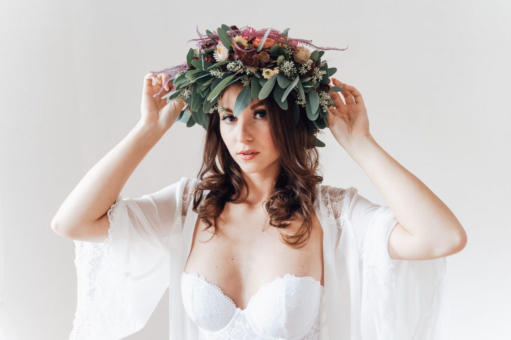 Boudoir Selbstliebe Frau Unterwäsche Portrait Blumen