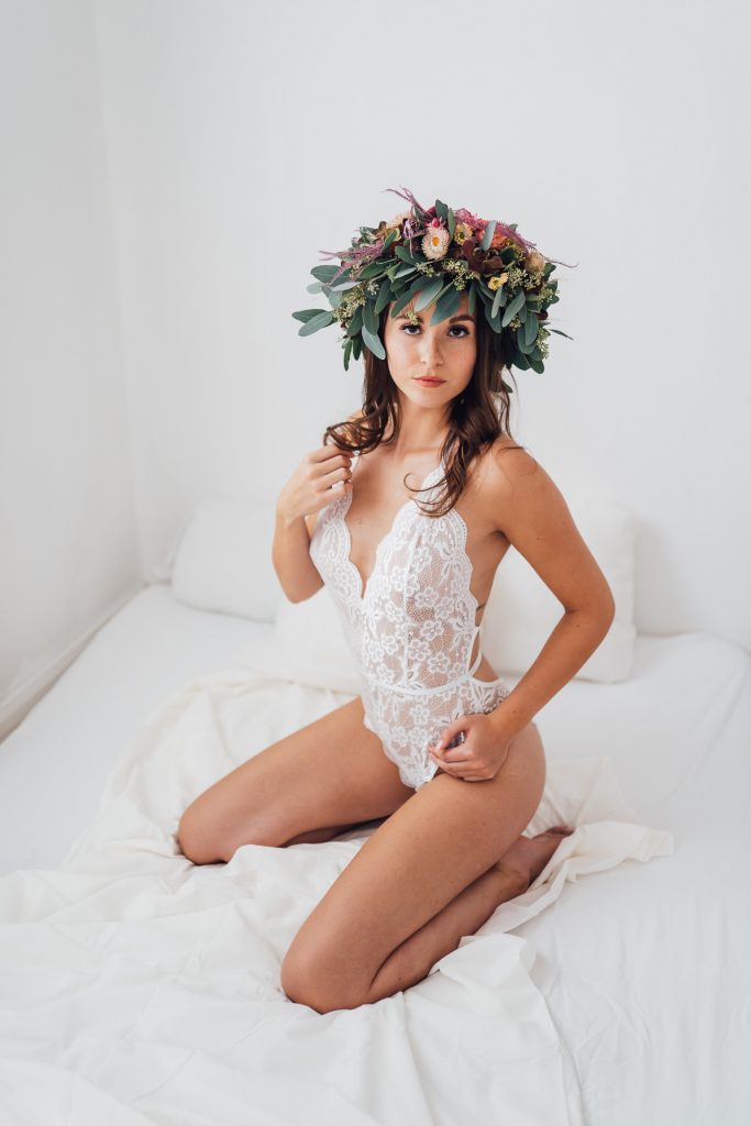 Boudoir Selbstliebe Frau Unterwäsche Portrait Blumen