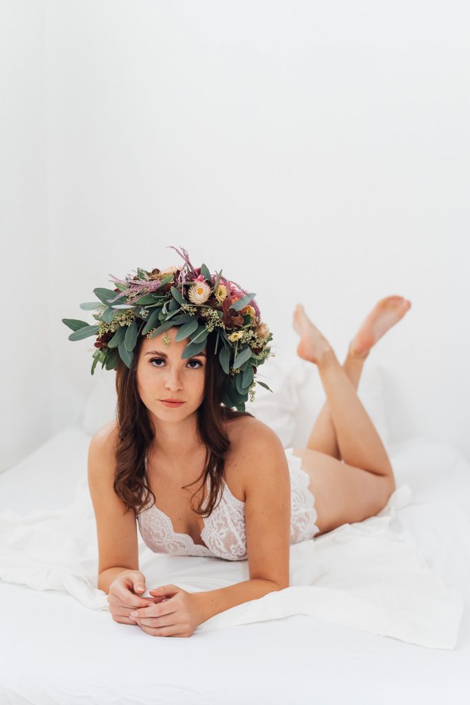 Boudoir Selbstliebe Frau Unterwäsche Portrait Blumen