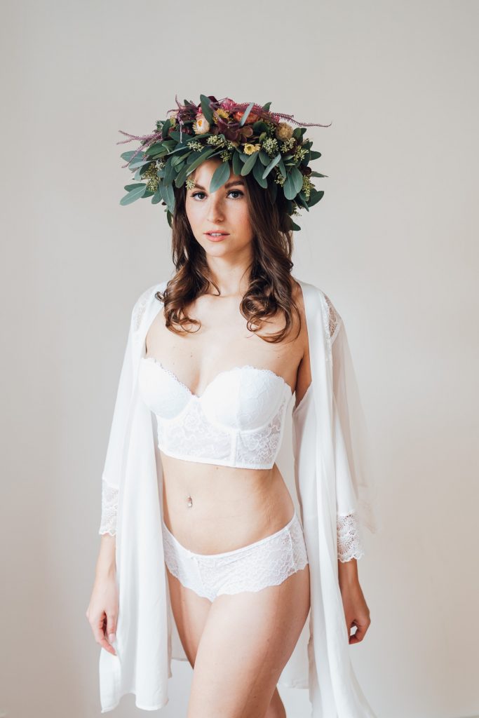 Boudoir Selbstliebe Frau Unterwäsche Portrait Blumen