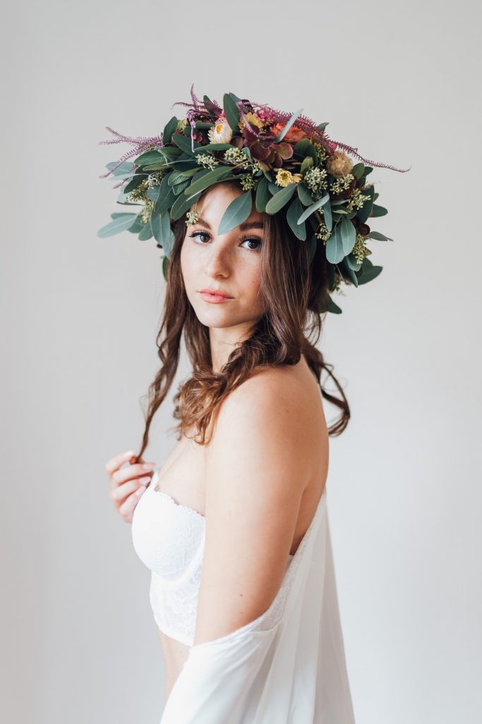 Boudoir Selbstliebe Frau Unterwäsche Portrait Blumen