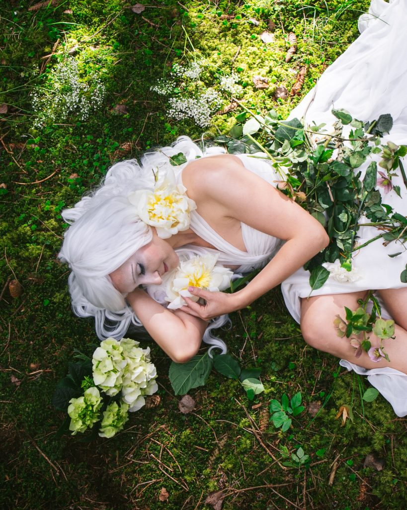 frau Pfingstrose selbstliebeportrait fineart fotografie blumen