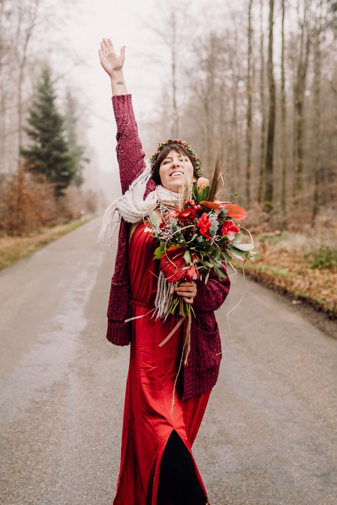 Elopement Unterallgäu Winterhochzeit Natur Brautstrauß