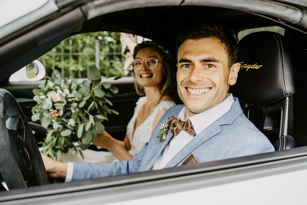 Hochzeit Unterallgäu Allgäu Brautpaar Brautstrauß Bauernhofmuseum Illerbeuren Gromerhof