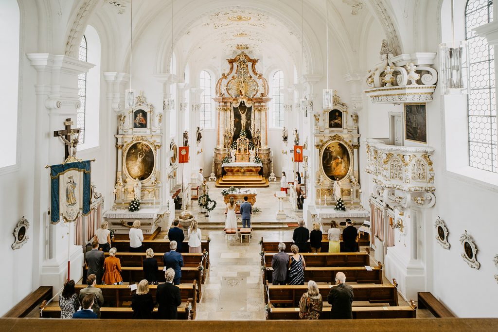 Hochzeit Unterallgäu Allgäu Brautpaar Brautstrauß