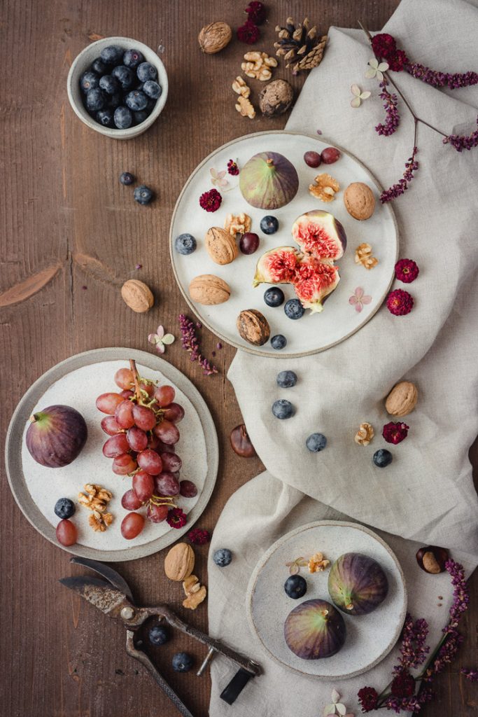 vegan Käsekuchen früchte herbstlich Feige Traube Walnuss