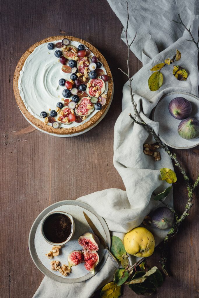 vegan Käsekuchen früchte herbstlich Feige Traube Walnuss