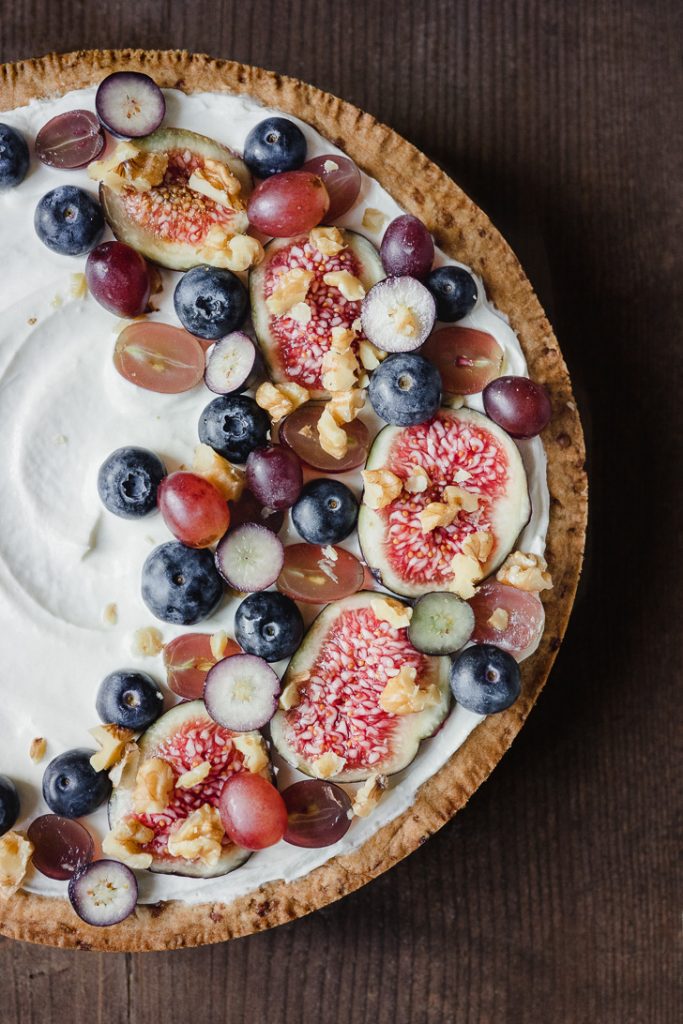 vegan Käsekuchen früchte herbstlich Feige Traube Walnuss