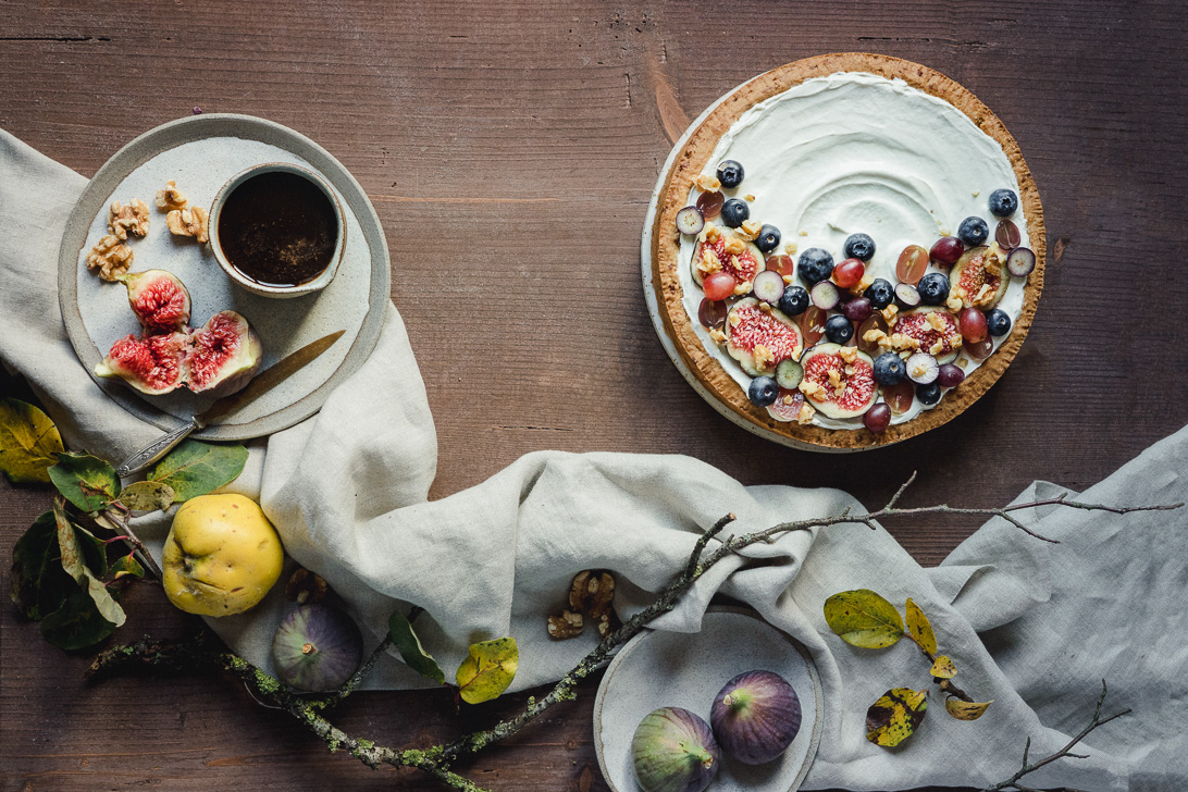 vegan Käsekuchen früchte herbstlich Feige Traube Walnuss