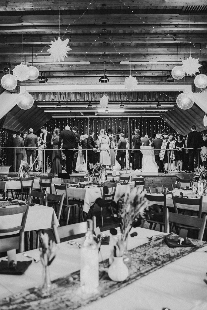 Empfang Hochzeitstorte Bräutigam Brautpaar Braut Allgäu Hochzeit Blumen Unterzeil