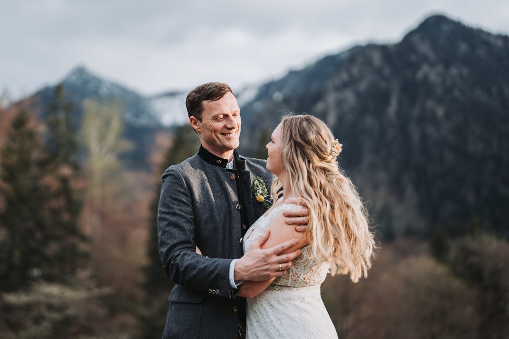 Hochzeit Schliersee Wasmeier Freilichtmuseum Hochzeitsfeier Brautpaar München