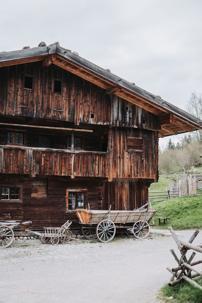 Hochzeit Schliersee Wasmeier Freilichtmuseum Hochzeitsfeier Brautpaar München