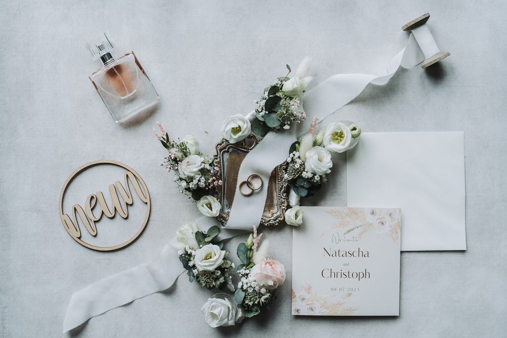 Hochzeit Getting Ready Braut Brautmutter Schwester Flatlays Brautkleid