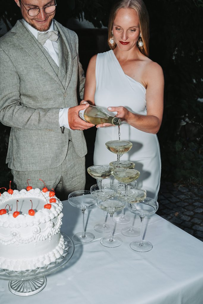 Hochzeitstorte Brautpaar Hochzeit